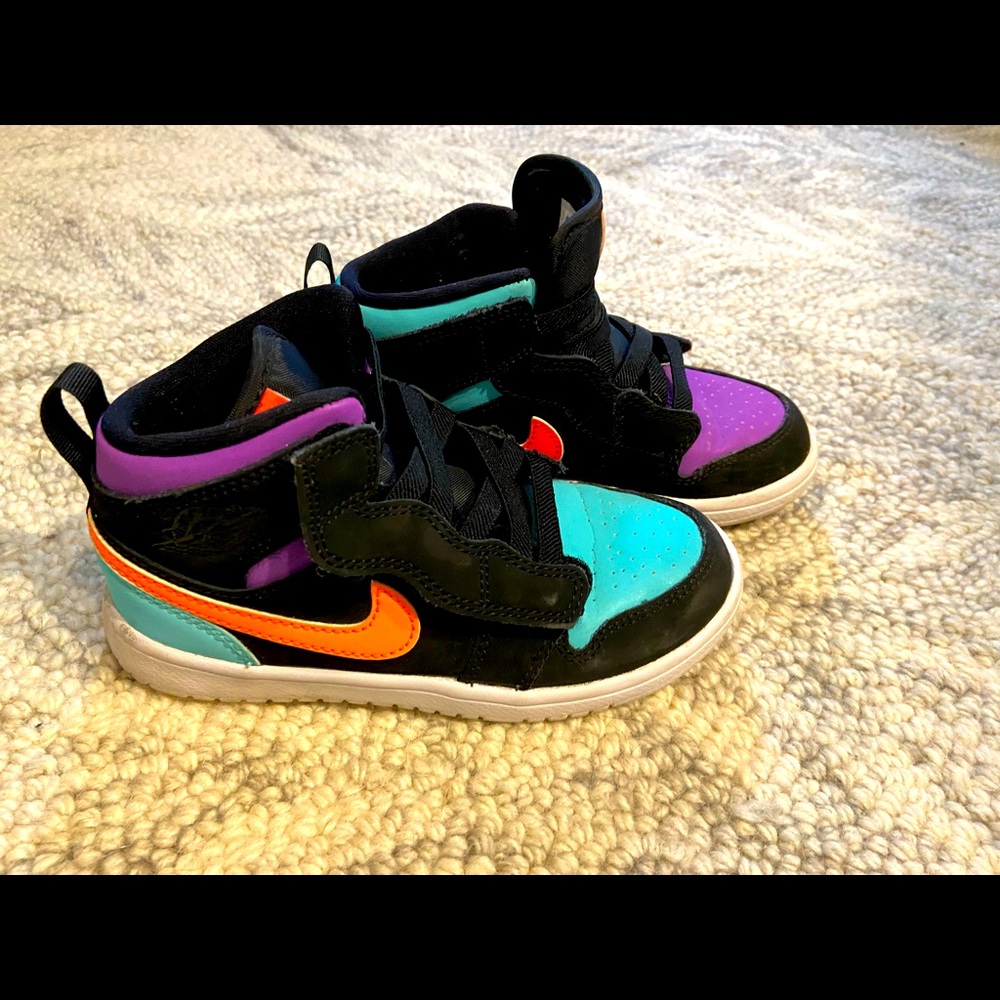 VGUC Nike basketball shoes
